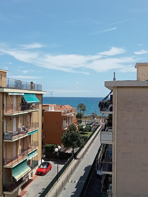 Neighbourhood, City view, Sea view, Street view