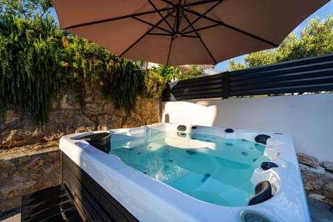Hot Tub, Swimming pool