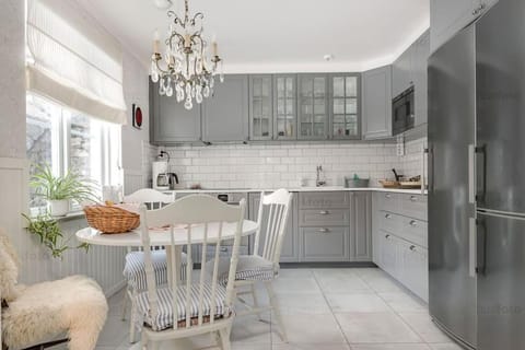 Kitchen or kitchenette, Dining area, dishwasher, oven, stove