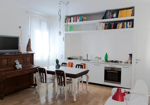 TV and multimedia, Kitchen or kitchenette, Dining area, oven, pet friendly, stove