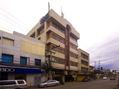 Facade/entrance