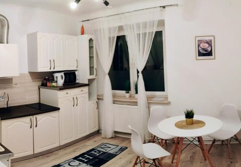 microwave, stove, kitchen
