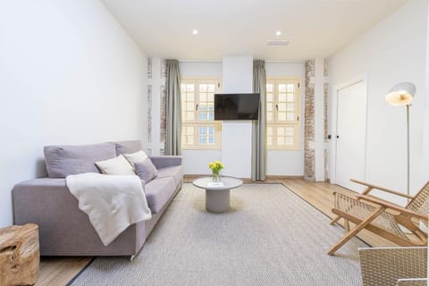 Communal lounge/ TV room, TV and multimedia, Living room