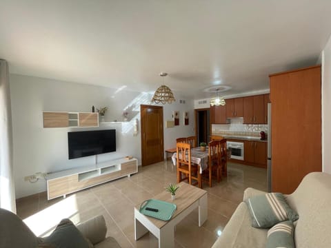 TV and multimedia, Kitchen or kitchenette, Living room, Seating area, Dining area, Evening entertainment