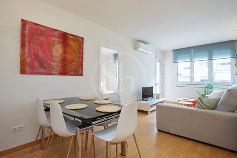 TV and multimedia, Living room, Seating area, Dining area