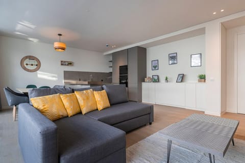 TV and multimedia, Kitchen or kitchenette, Living room