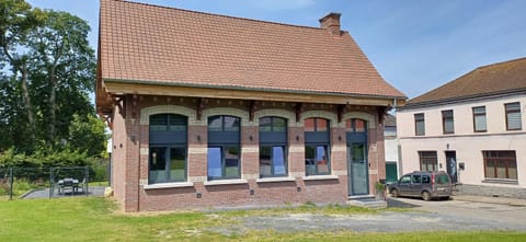 Property building, Day, Parking