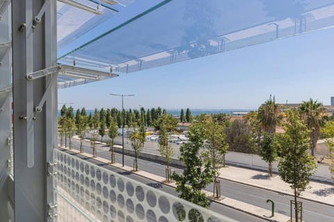 Property building, Day, Balcony/Terrace