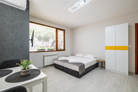 Bed, Photo of the whole room, Bedroom, internet, towels