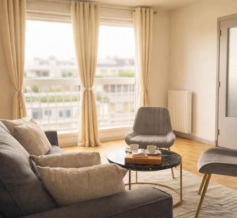 Property building, Communal lounge/ TV room, TV and multimedia, View (from property/room), Living room, Seating area, Dining area, City view, heating, internet, storage, wardrobe