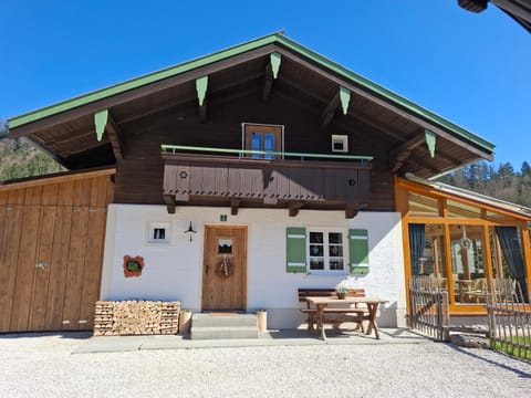 Ferienhaus Keramik-Alm mit Garten und Sauna House in Salzburgerland
