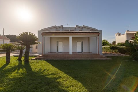 Property building, Day, Garden