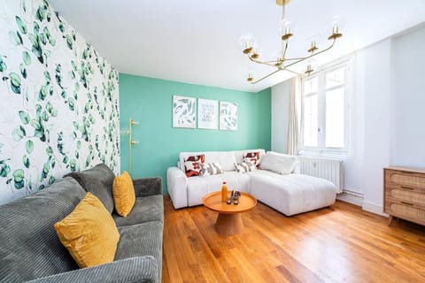 Living room, Photo of the whole room, Seating area