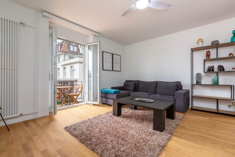 Balcony/Terrace, Living room, Seating area, internet