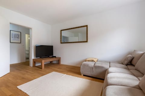 TV and multimedia, Living room, Seating area, internet