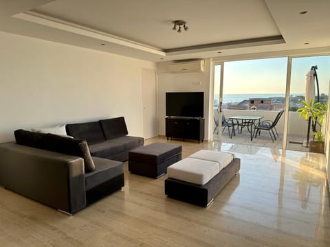 TV and multimedia, View (from property/room), Balcony/Terrace, Living room, Seating area, Sea view