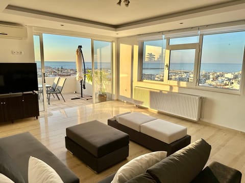 TV and multimedia, View (from property/room), Balcony/Terrace, Living room, Seating area, Evening entertainment, Sea view