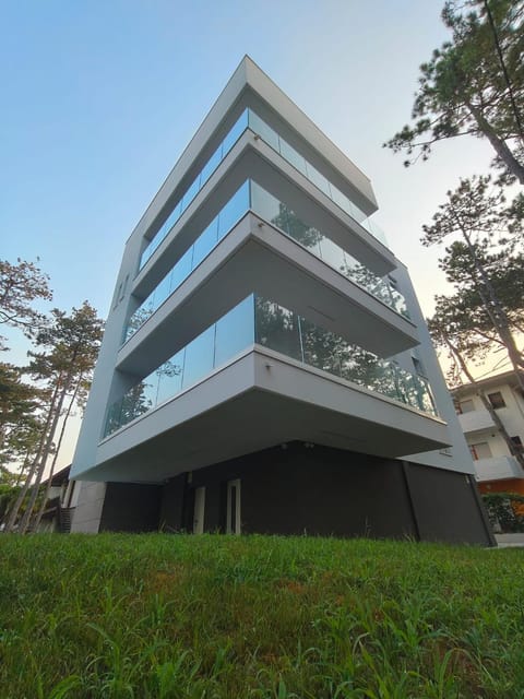Property building, Day, Garden, Garden view