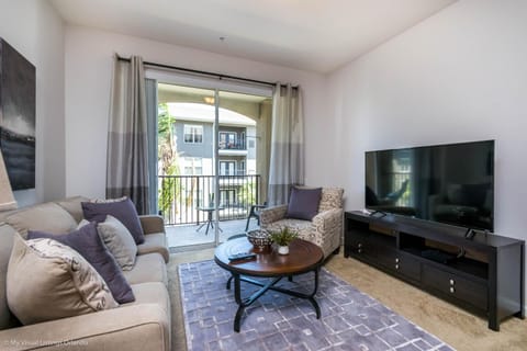 Cozy Vista Cay Condo right next to Clubhouse Apartment in Highlands Reserve