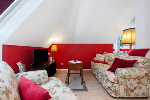 Fewo Birkenallee - Rose Apartment in Schleswig-Holstein