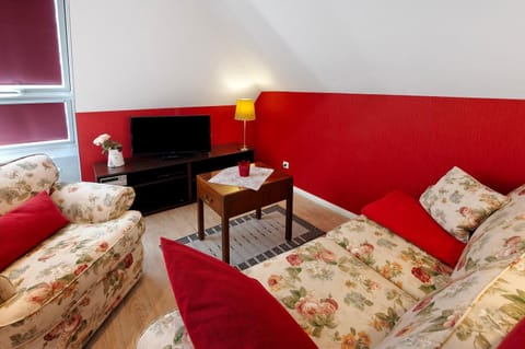 Fewo Birkenallee - Rose Apartment in Schleswig-Holstein