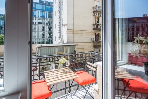 Day, Balcony/Terrace, Seating area, City view, Drinks