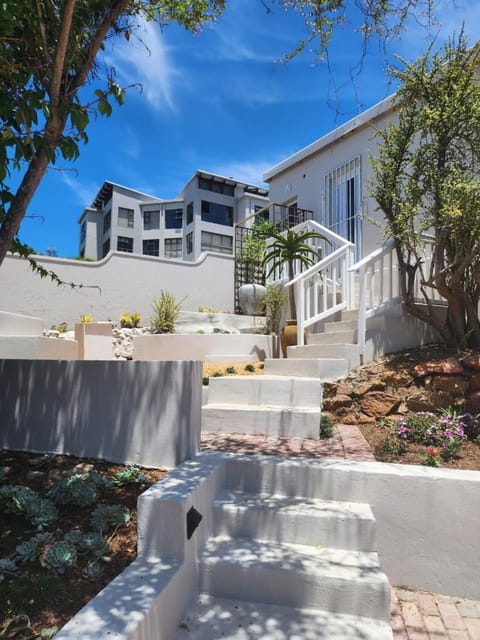 Facade/entrance, Garden