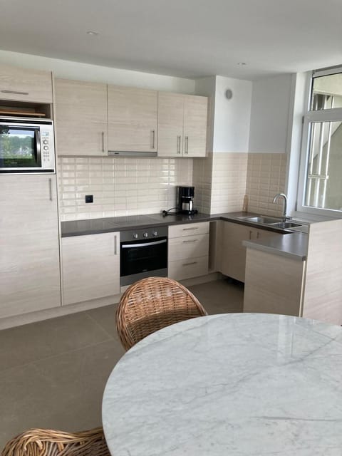 Kitchen or kitchenette, Dining area, toaster