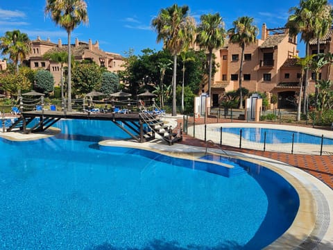 Pool view, Swimming pool, sunbed