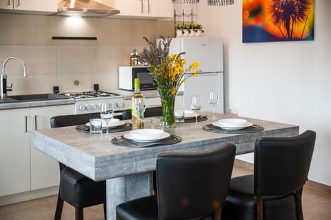 Kitchen or kitchenette, Dining area, stove