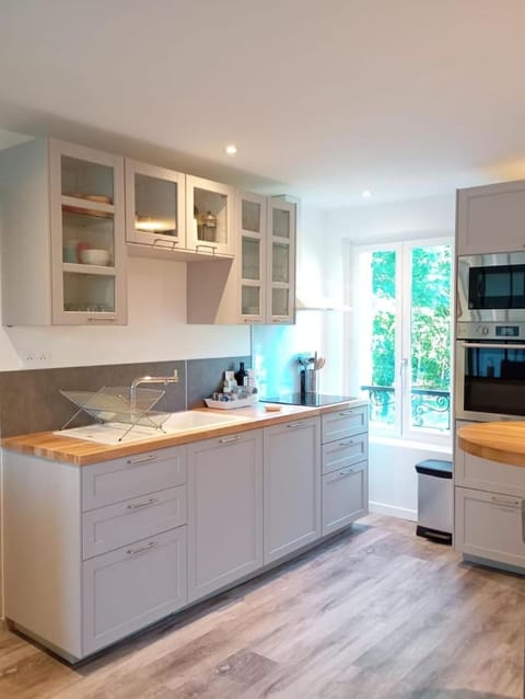 Comfort and Quiet Getaway by the Eure Apartment in Dreux