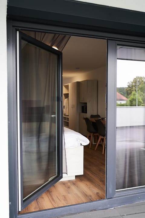 View (from property/room), Balcony/Terrace, Living room, Seating area, Dining area