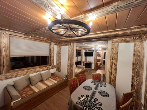 Bed, TV and multimedia, Living room, Photo of the whole room, Seating area