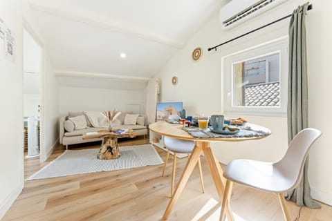 Living room, Dining area, air conditioner