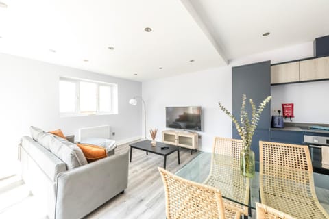 Communal lounge/ TV room, TV and multimedia, Kitchen or kitchenette, Living room, Seating area, Dining area, Evening entertainment