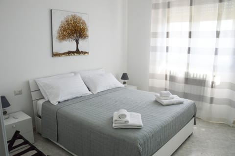 Bed, Photo of the whole room, Bedroom, towels, wardrobe