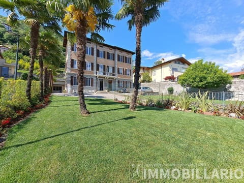 Property building, Day, Garden