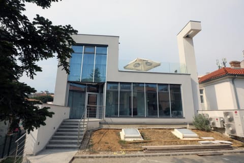 Property building, Day