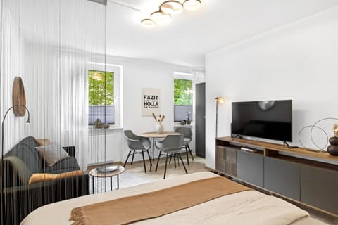 Communal lounge/ TV room, TV and multimedia, Living room, Photo of the whole room, Seating area, Dining area, Evening entertainment, Bedroom