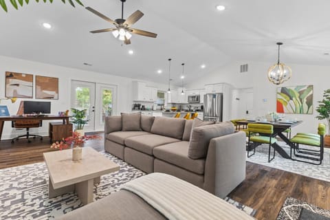 Edgewood - Work Friendly & Near Downtown House in Clarksville