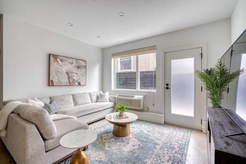 The Artist's Oasis on Alberta - 90 WalkScore Apartment in Portland