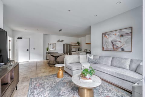 The Artist's Oasis on Alberta - 90 WalkScore Apartment in Portland