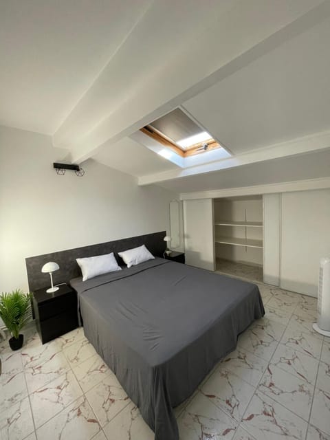 Haut de villa avec vue mer et terrasse Apartment in La Ciotat