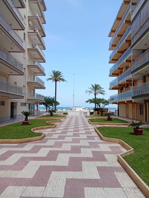 Property building, Facade/entrance, Lobby or reception