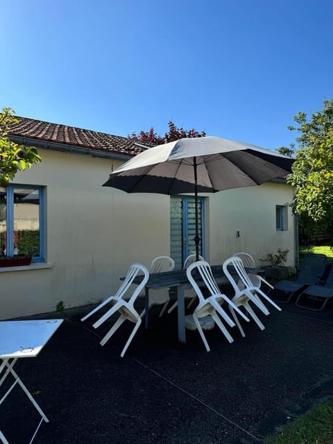 Property building, Patio, Garden, Balcony/Terrace, Garden view