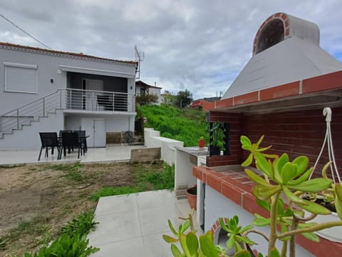 Property building, Spring, Garden, Garden view, Parking