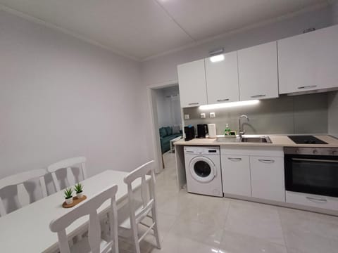 Kitchen or kitchenette, Dining area, stove, washing machine