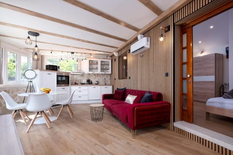 Bed, TV and multimedia, Kitchen or kitchenette, Living room, Seating area, Dining area