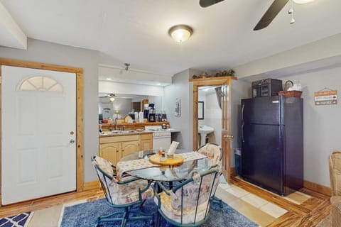 Lake of the Ozarks Apt 3 Mi to Dtwn Shops and Dining Apartment in Village Four Seasons