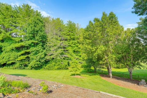 Modern Weaverville Apartment - Walk to Downtown! Apartment in Weaverville